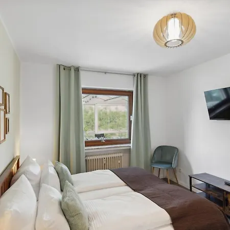 Charysma - Chillout-loft, Wintergarten, E-kamin, Massage-sessel, Schlafzimmer Mit Smart-tv, 2 Parkplaetze האמלן