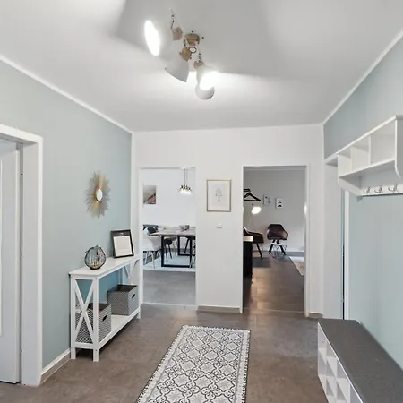 Charysma - Chillout-loft, Wintergarten, E-kamin, Massage-sessel, Schlafzimmer Mit Smart-tv, 2 Parkplaetze *