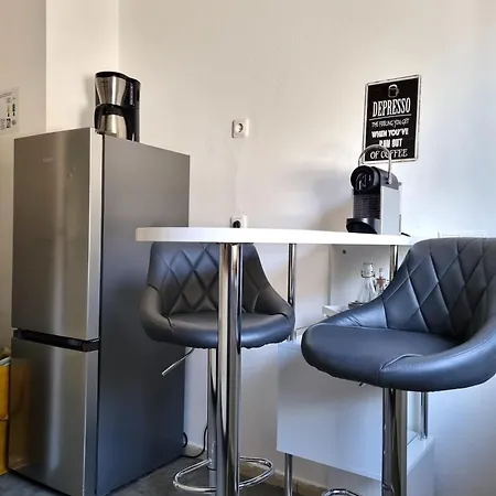 Charysma - Chillout-loft, Wintergarten, E-kamin, Massage-sessel, Schlafzimmer Mit Smart-tv, 2 Parkplaetze * האמלן