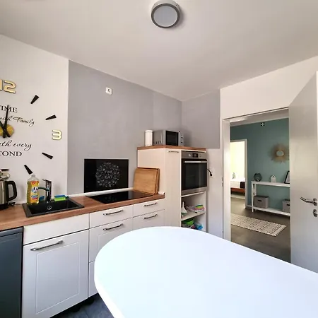 Charysma - Chillout-loft, Wintergarten, E-kamin, Massage-sessel, Schlafzimmer Mit Smart-tv, 2 Parkplaetze 아파트 *