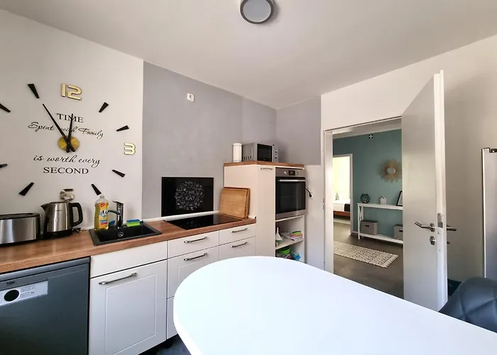 Charysma - Chillout-loft, Wintergarten, E-kamin, Massage-sessel, Schlafzimmer Mit Smart-tv, 2 Parkplaetze Appartement *